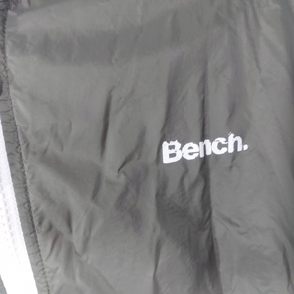 Bench packable khaki green windbreaker jacket, small - Picture 3 of 9